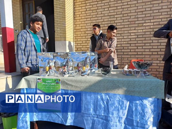 تجلیل از برگزیدگان 2 جشنواره پرورشی در شهرستان زرقان 