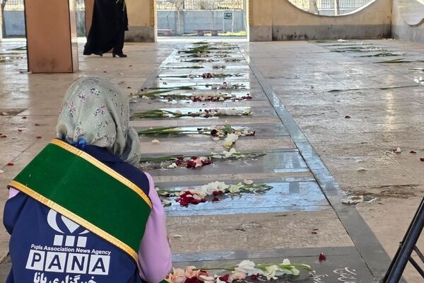 آیین گلباران مزار شهدا با حضور مسئولان شهرستان رباط‌کریم