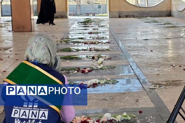 آیین گلباران مزار شهدا با حضور مسئولان شهرستان رباط‌کریم