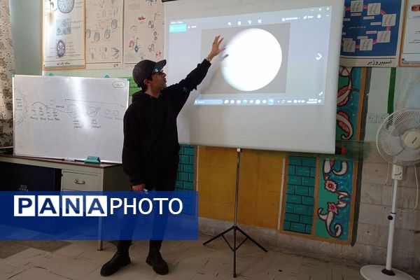 بازدید دانش‌آموزان سال اولی دبیرستان اندیشه‌نفیس شهرستان فیروزکوه از پژوهش‌سرا