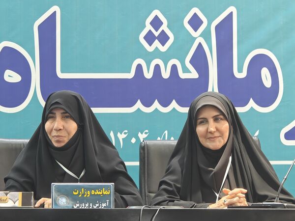 نشست صمیمانه نماینده وزیر آموزش و پرورش با دانش آموز خبرنگاران پانا کرمانشاه