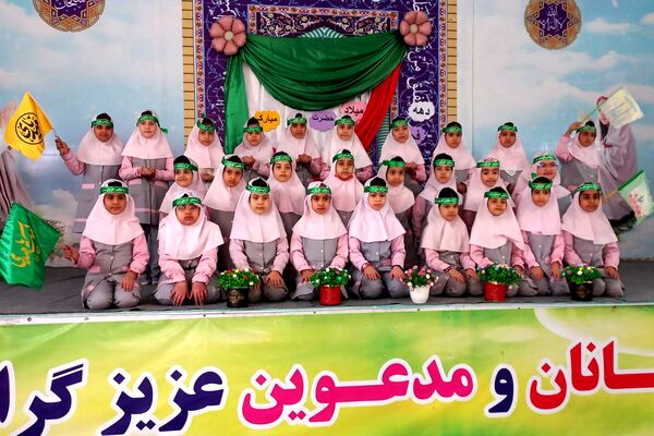 جشن نیمه شعبان و فجر با شور پیشتازان در مدرسه شهید جواد سرافراز