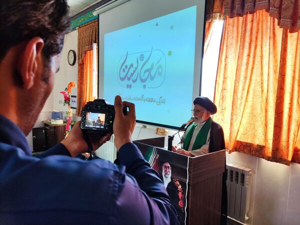 زنگ نماز در دبیرستان شاهد مالک اشتر نیشابور 
