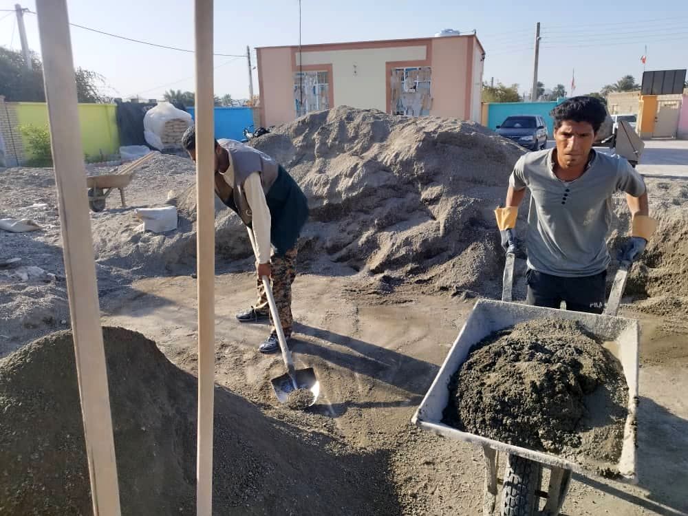 دیوار چینی حیاط مدرسه شهید رونما، هدیه گروه جهادی شهدای گمنام جغین 