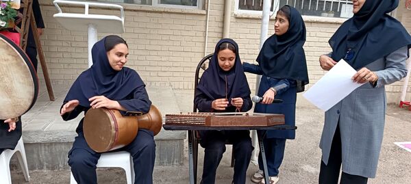 جشنواره کیک و دسر در دبیرستان کوثر فرهنگیان 