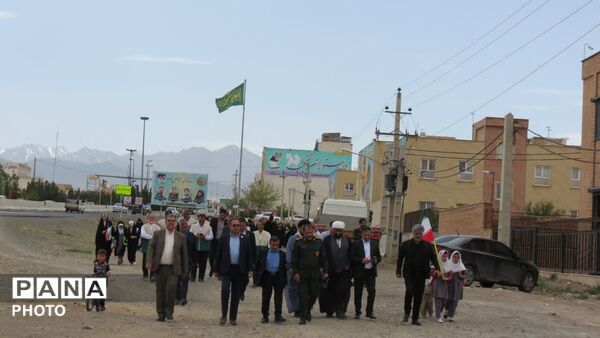 آیین اهتزاز پرچم امام رضا(ع) و رونمایی از دیوارنگاره کودکان میناب در شهر کهک