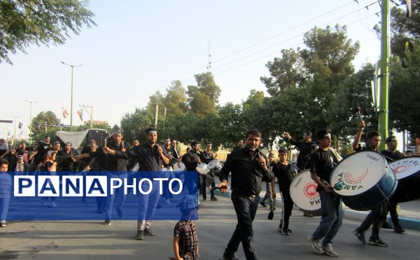 مراسم پیاده‌روی هیات سراسر شهر دولت آباد به سمت آستان مقدس سیدان الکریمان برخوار 