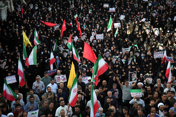 تشییع پیکرهای مطهر 8 شهید جنایات رژیم صهیونیستی در قم