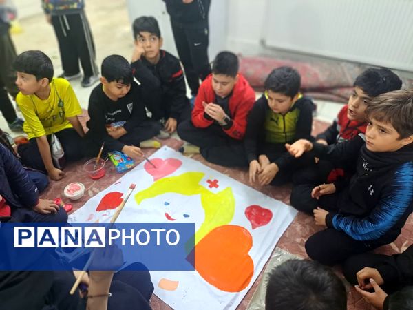 طرح نقاشی گروهی رو پارچه به‌مناسبت روز پرستار در دبستان مبتکران ۳ مشهد
