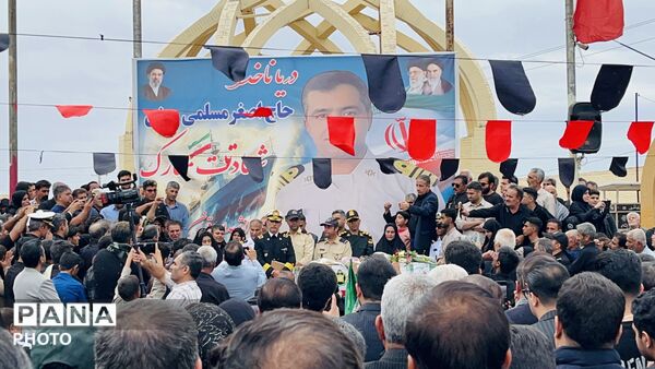 تشییع پیکر شهید ناو دنا «حاج اصغر مسلمی مهنی» در جیرفت