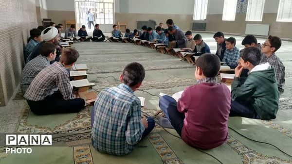 محفل قرآنی  در دبیرستان دوره اول پسرانه سیدالشهدا(ع)