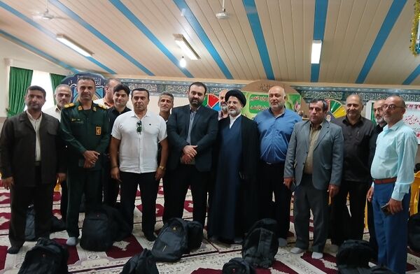 رزمایش اهدا لوازم التحریر به دانش‌آموزان نیازمند در محمودآباد
