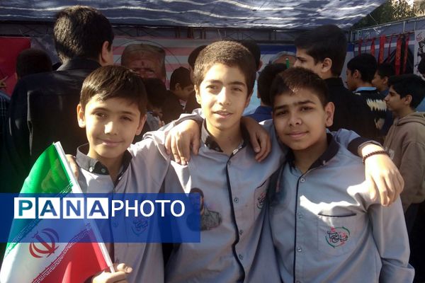 طنین حماسه در گام‌های دانش‌ آموزی