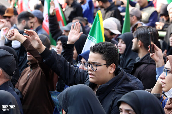 تشییع پیکر شهیدان لاریجانی، سلیمانی و شهدای ناوشکن دنا - 3