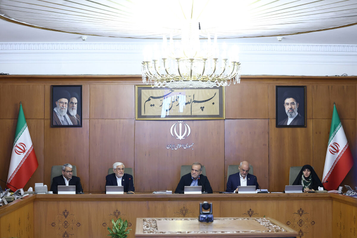 دولت برای تحقق تدابیر رهبر معظم انقلاب و عبور کشور از شرایط «نه جنگ، نه صلح» تلاش می‌کند