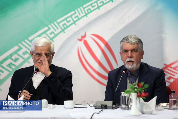 نشست معاون اول رئیس جمهور با جمعی از هنرمندان موسیقی، تئاتر و هنرهای تجسمی