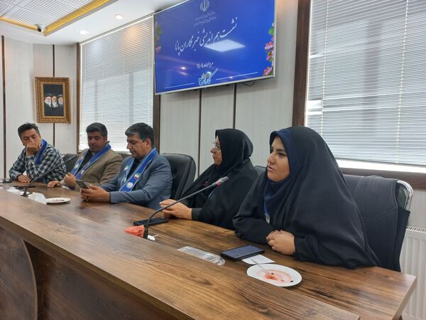 نشست صمیمی دانش‌آموز خبرنگاران پانا ناحیه 3 مشهد با مدیر سازمان دانش آموزی خراسان رضوی