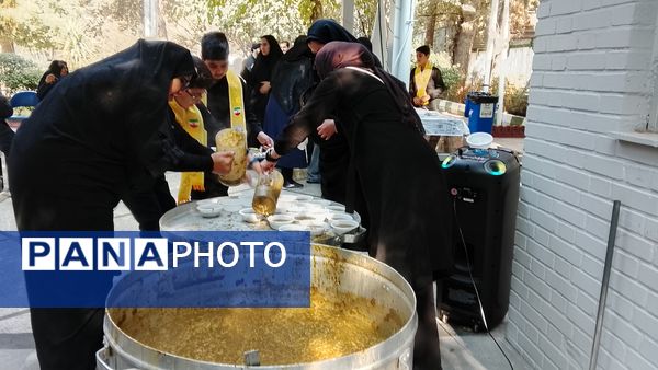 برپایی موکب دانش‌آموزان پیشتاز در منطقه ۱۰ در سالروز شهادت حضرت زهرا (س)