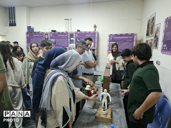 جشن علم در نمایشگاه «فانوس»؛ نمایش قدرت پژوهشگری دانش‌آموزان علامه حلی ۲