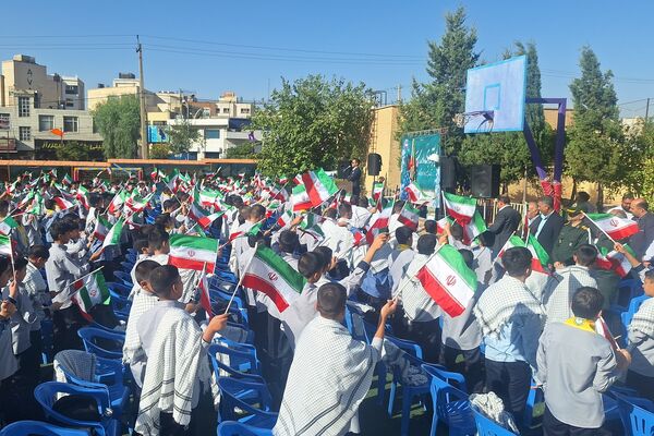 مهر با مقاومت همگام در دبیرستان هیأت امنایی رازی ناحیه چهار شیراز 