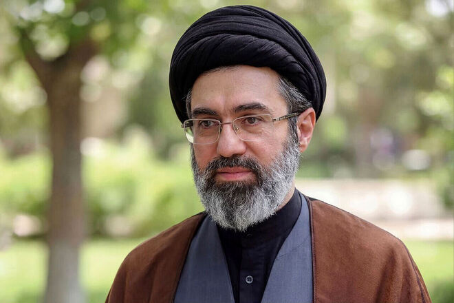 رهبر معظم انقلاب: فتح قله‌های پیشرفت، مأموریت تاریخی دانش‌آموزان و دانشجویان است