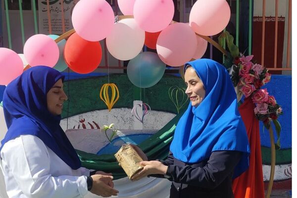 جشن سپیدپوشان مهربانی در مدرسه «بنت الهدی» شهرستان فیروزکوه 