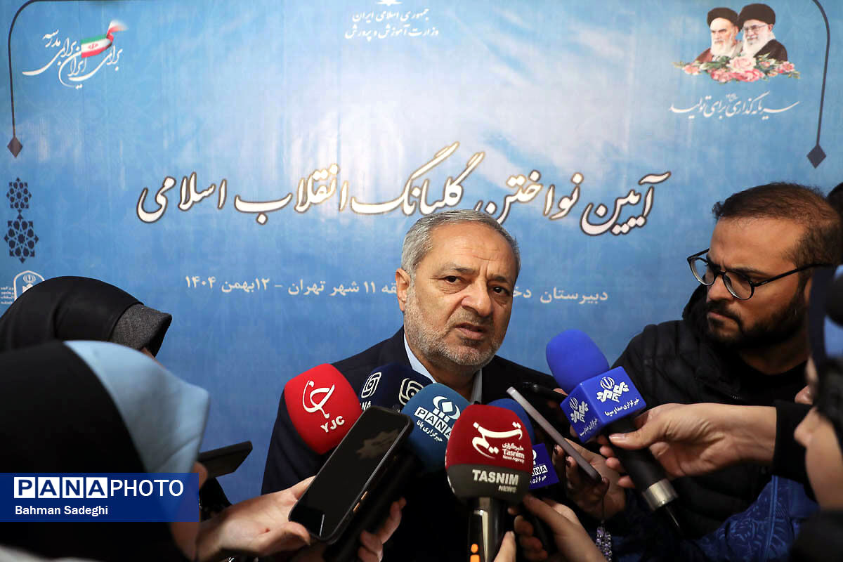 در طرح «مدرسه انقلاب» نسل جدید، انقلاب را از دیدگاه خود بازآفرینی می‌کند