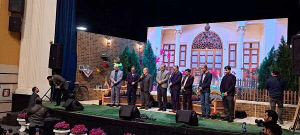 مراسم روز درختکاری در تالار هنر اصفهان با حضور مدیران شهری شهرداری اصفهان