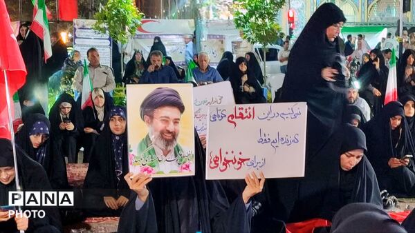 تجمعات شبانه نجف‌آباد؛ از حضور پرشور مردم تا خدمت‌رسانی کادر درمان