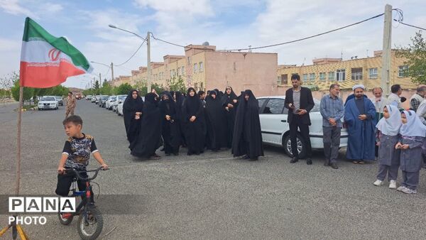 آیین اهتزاز پرچم امام رضا(ع) و رونمایی از دیوارنگاره کودکان میناب در شهر کهک