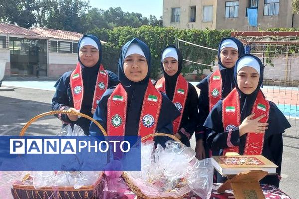 از درس تا دفاع مقدس،دانش آموزان پای کار یاد شهدا با طنین صدای زنگ مقاومت و ایثار 