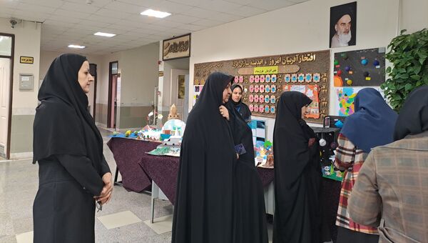 نمایشگاه دست‌سازه در دبیرستان ذبیح الله هوشیار