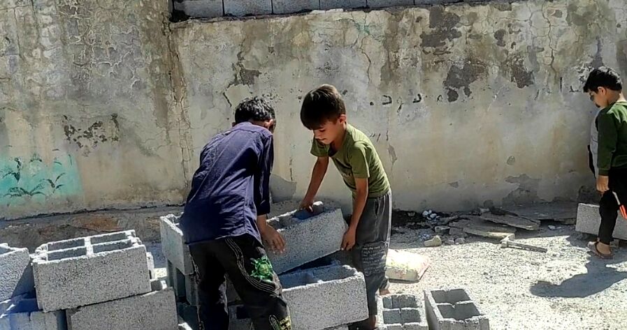 مدرسه‌ای که با دستان دانش‌آموزان جان گرفت
