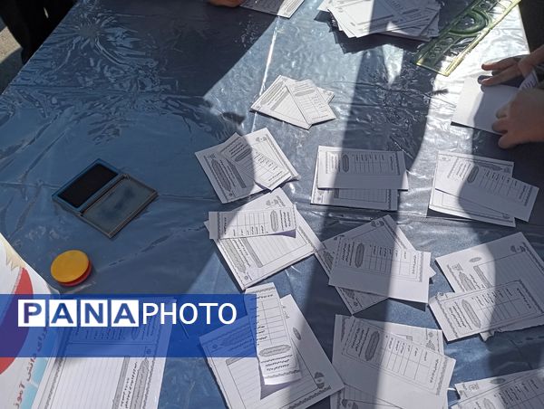 انتخابات شورای دانش آموزی در دبستان آرمینه مصلی نژاد ناحیه ۶ 