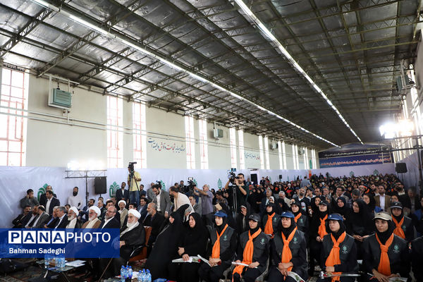 آیین بهره‌برداری و رونمایی از طرح‌های ارتقا عدالت آموزشی و پرورشی بنیاد مستضعفان