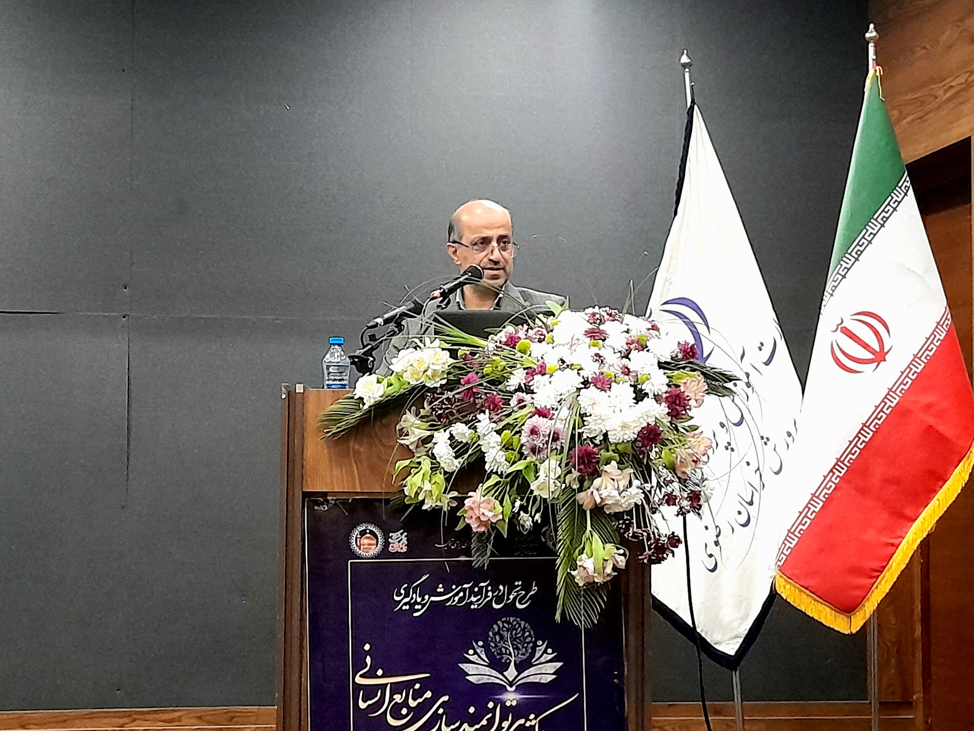 تحول در فرآیند آموزش و یادگیری با محوریت توانمندسازی معلمان آغاز شد