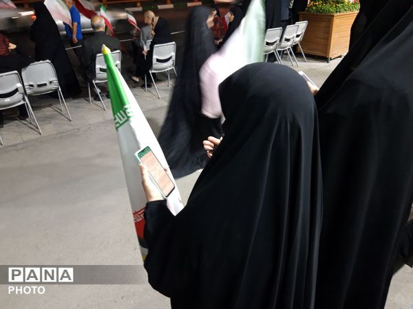 اقامه نماز استغاثه به امام زمان (عج) در موکب حماسه مقاومت دانش آموز 