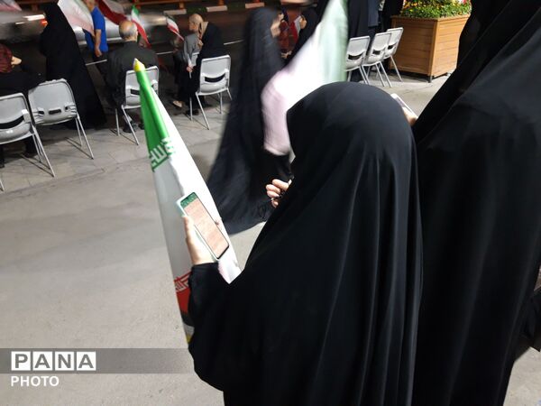 اقامه نماز استغاثه به امام زمان (عج) در موکب حماسه مقاومت دانش آموز 