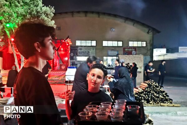 موکب نوجوانان؛ جایی که شاگردان دوشادوش مربی خدمت می‌کنند