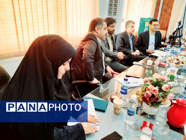 جلسه استانی دومین دوره مسابقه ملی دانش‌آموزان حافظ خوان ایران در بوشهر