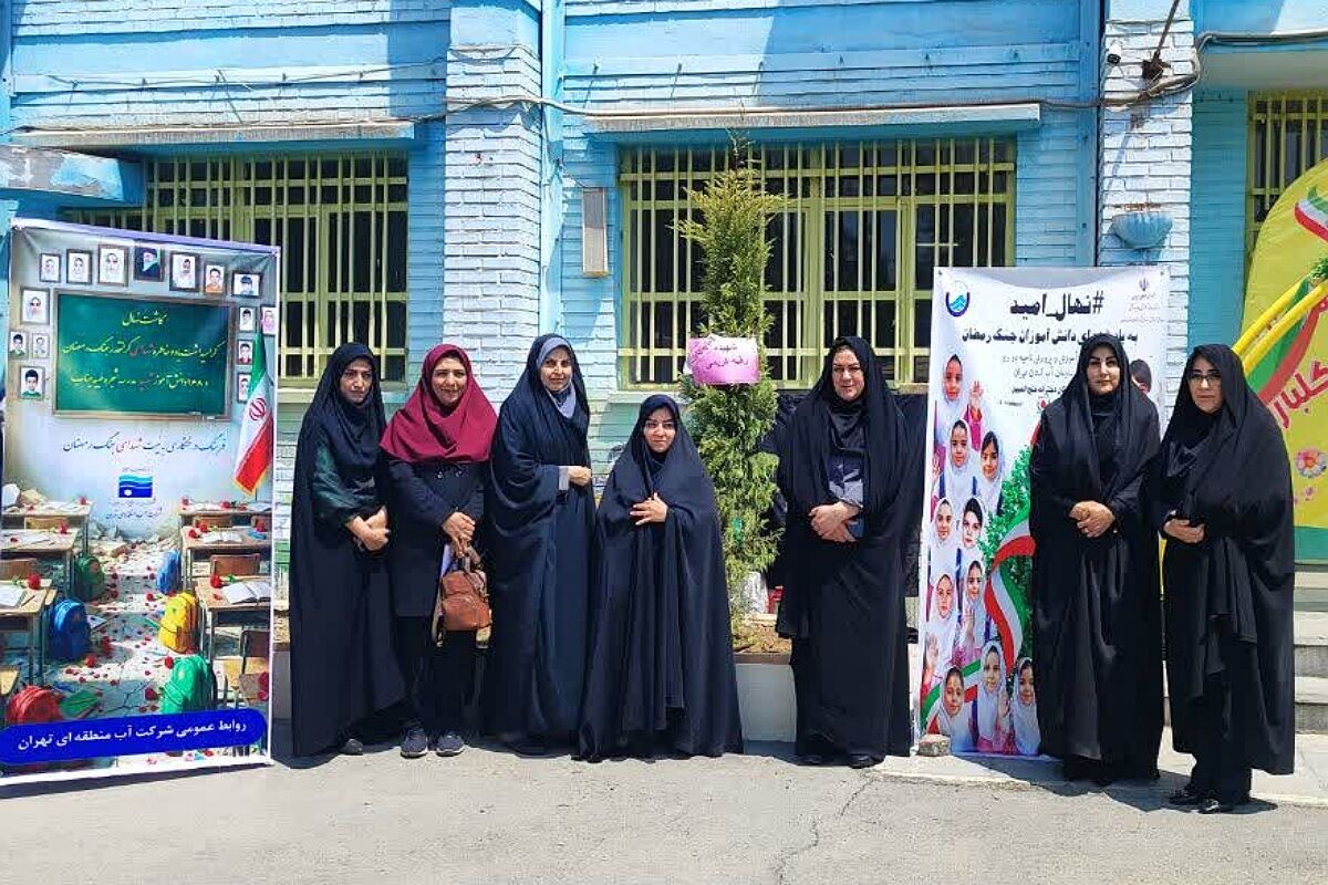  آیین کاشت نهال امید به یاد شهدای دانش‌آموز جنگ رمضان در دبیرستان فتح المبین شهرری 