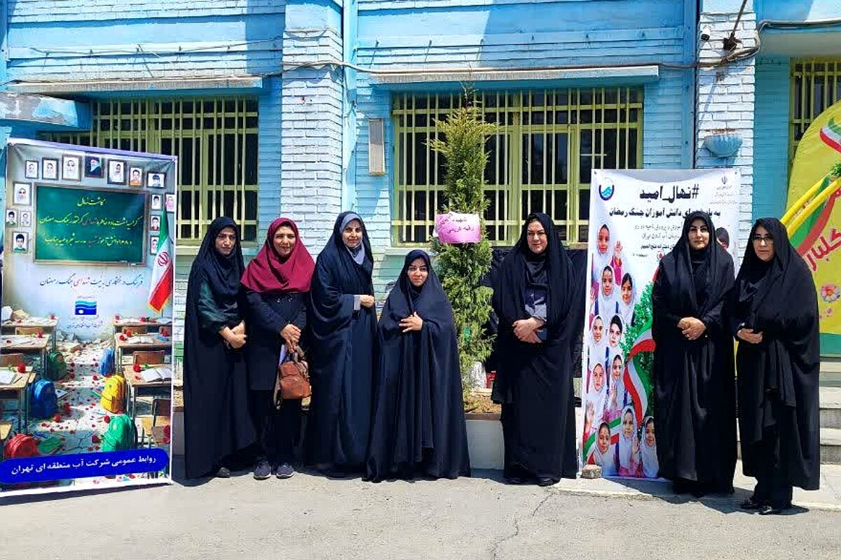  آیین کاشت نهال امید به یاد شهدای دانش‌آموز جنگ رمضان در دبیرستان فتح المبین شهرری 