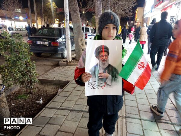حرکت دسته عزاداری درسومین شب شهادت امام خامنه ای از پنجراه تا مسجد جامع