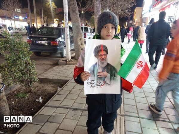 حرکت دسته عزاداری درسومین شب شهادت امام خامنه ای از پنجراه تا مسجد جامع