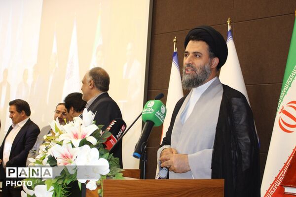 تجلیل از خبرنگاران و عکاسان نظرآباد در آیین گرامیداشت هفته خبرنگار 