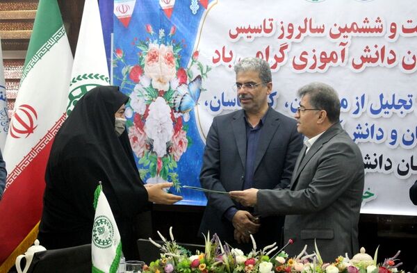 تجلیل از مسئولان، کارشناسان، مربیان و دانش‌آموزان پیشتاز برتر سازمان دانش‌آموزی استان بوشهر 