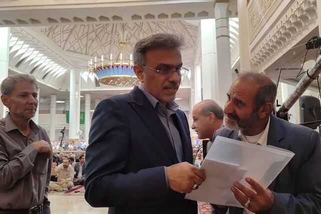 اجتماع فرهنگیان در آستانه بازگشایی مدارس در نماز جمعه شیراز