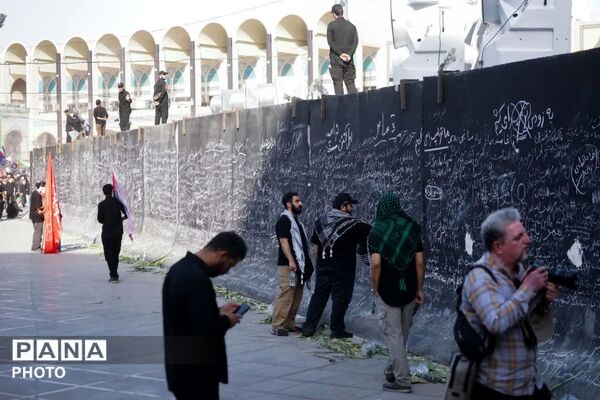 مصلی تهران در تسخیر موج همدلی؛ وداع باشکوه مردم با رهبر شهید