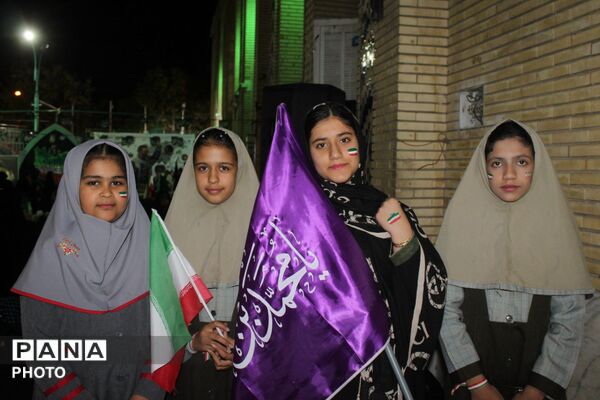 تجمع دانش‌آموزان در چهلمِ یاران سفرکرده