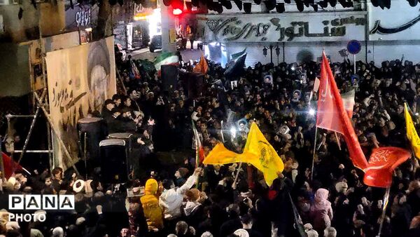 میدان لاله نظرآباد پاتوق دلدادگان رهبر